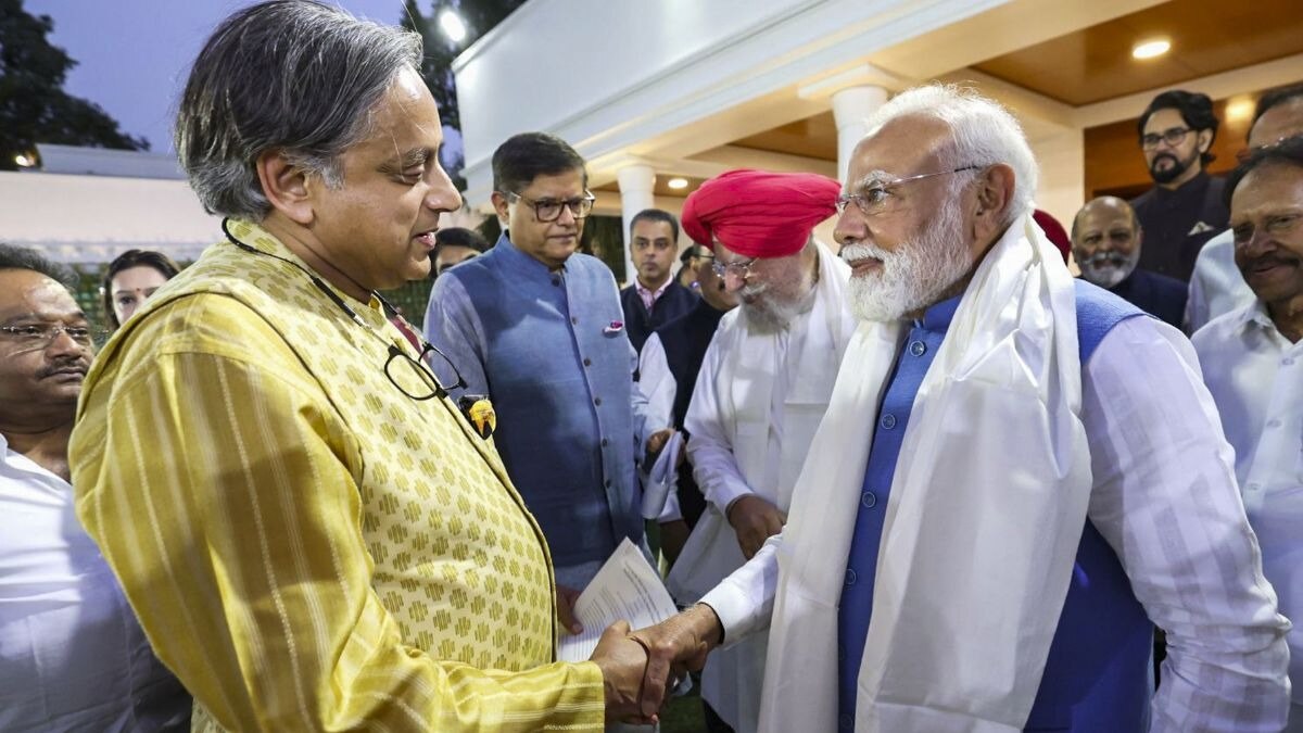 Shashi Tharoor praises PM Narendra Modi
